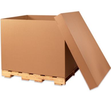 Boîte à rabats au fond seulement (HSC) sur une plate-forme en bois avec son couvercle sur le côté.